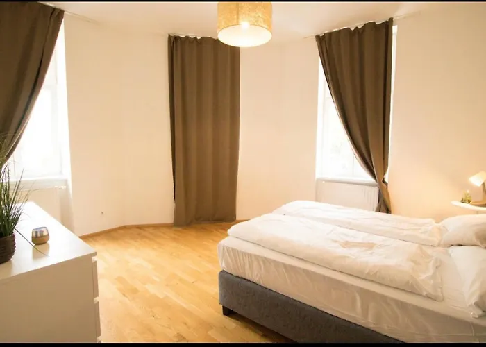Between Schoenbrunn&the City Center (Apt. 16)