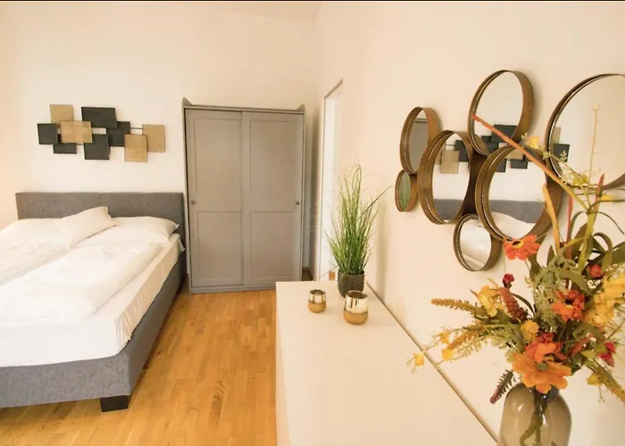 Between Schoenbrunn&the City Center (Apt. 16)